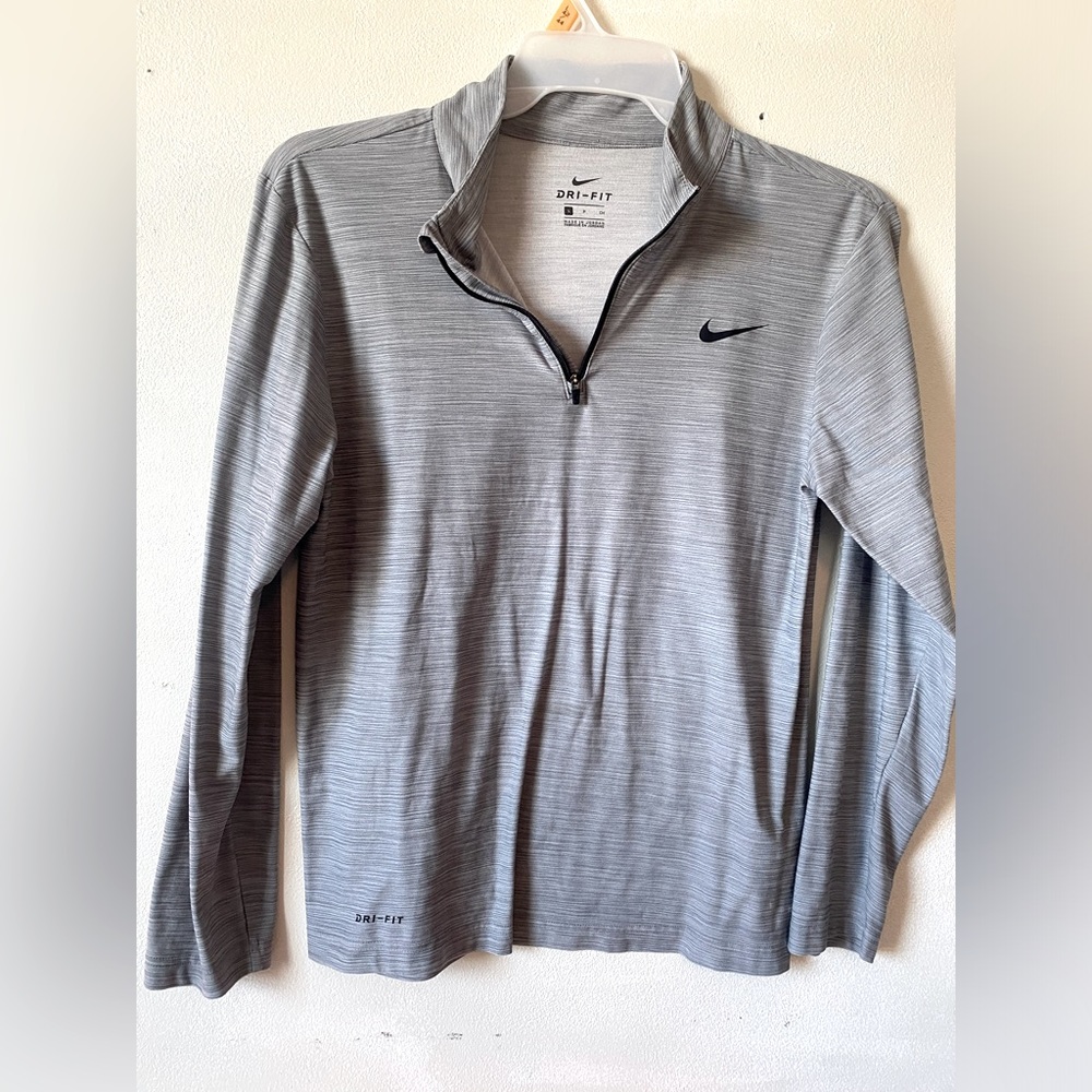 Nike Dry Fit Woman’s Small Long sleeve Athletic